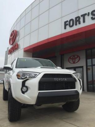Fort S Toyota Of Pekin Car Dealership In North Pekin Il