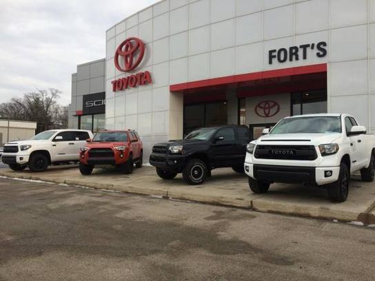 Fort S Toyota Of Pekin Car Dealership In North Pekin Il