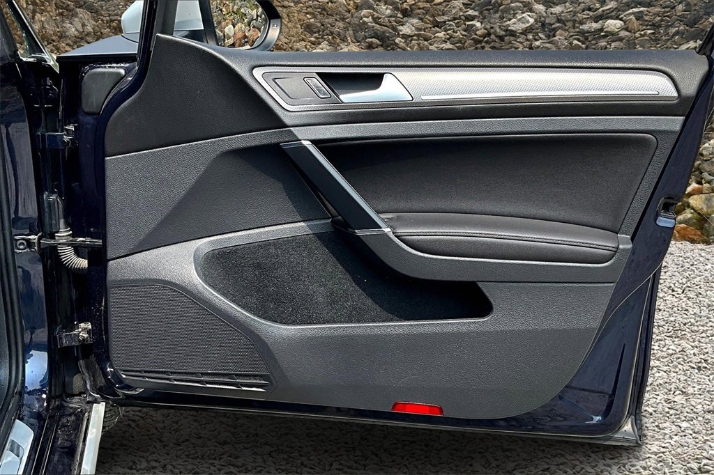 Used 2017 Volkswagen Golf Alltrack S image 21