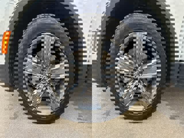 Used 2021 Volkswagen Tiguan SEL w/ 3-Row Tiguan MDO Package image 11