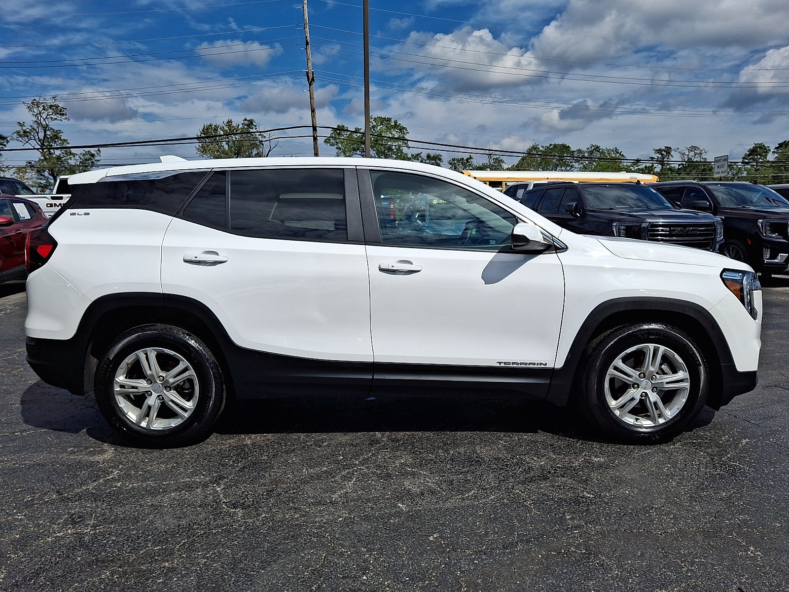 Used 2024 GMC Terrain SLE FWD image 7