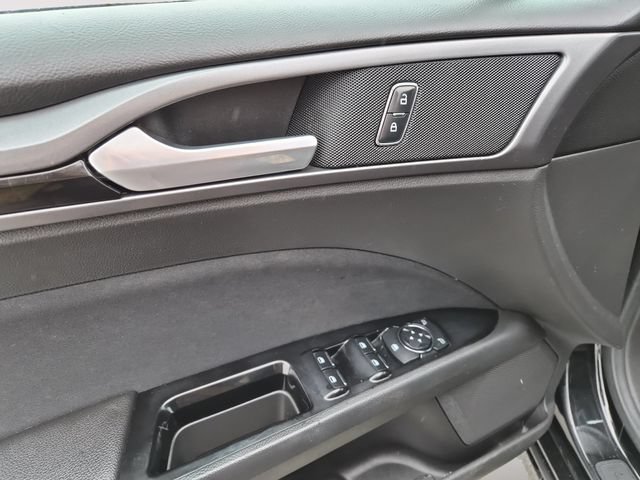 Used 2016 Ford Fusion SE FWD image 10