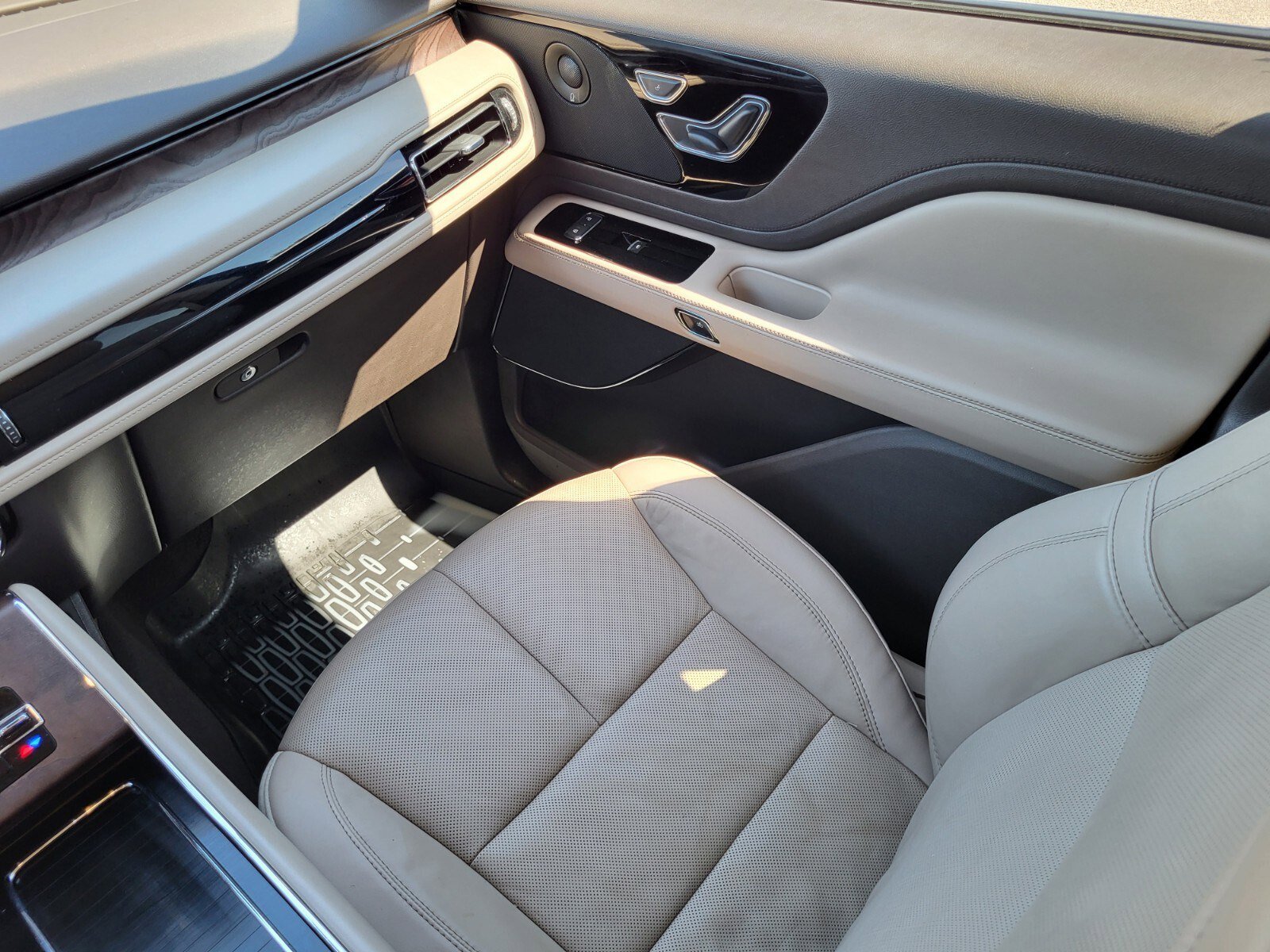 Used 2022 Lincoln Aviator Reserve w/ Equipment Group 201A image 15