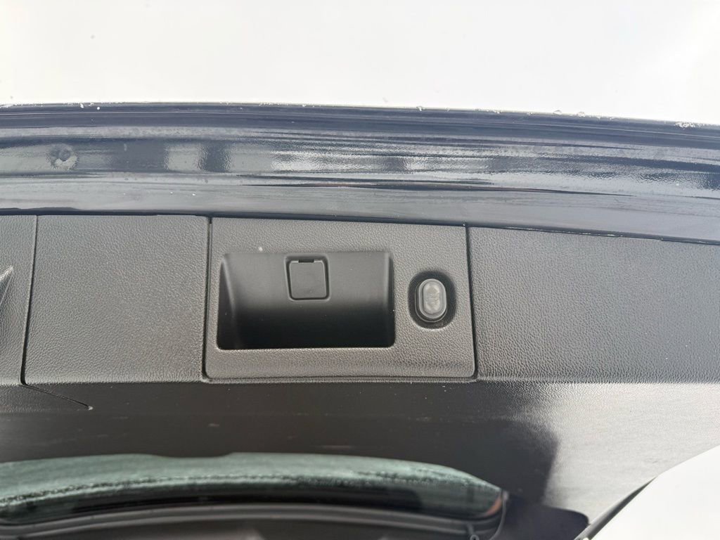 Used 2018 GMC Yukon SLT image 22