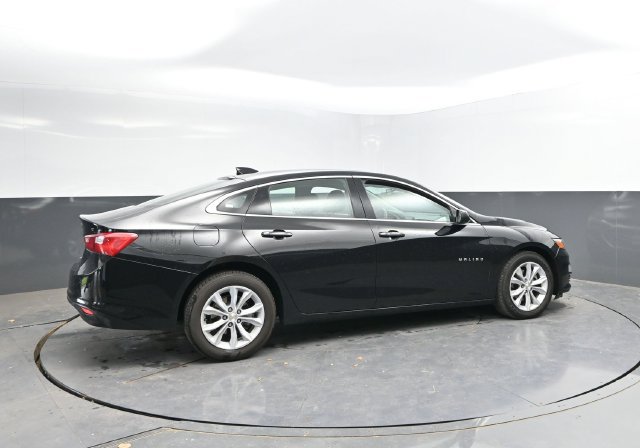 Used 2025 Chevrolet Malibu LT FWD image 2