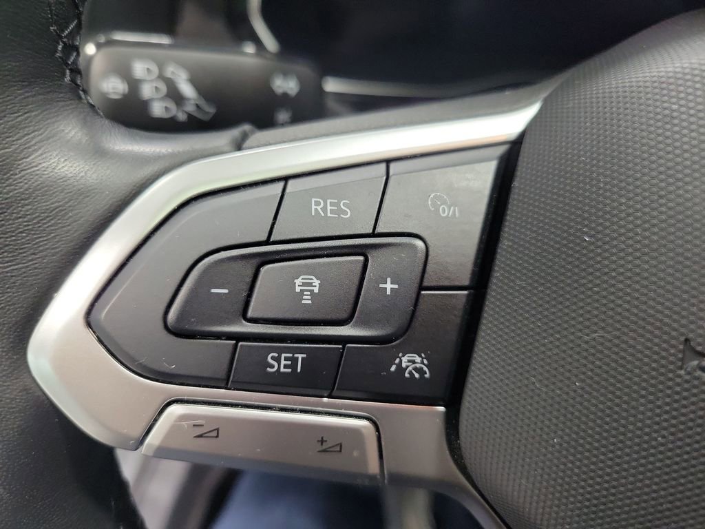 Used 2023 Volkswagen Jetta SE w/ Panoramic Sunroof Package FWD image 36