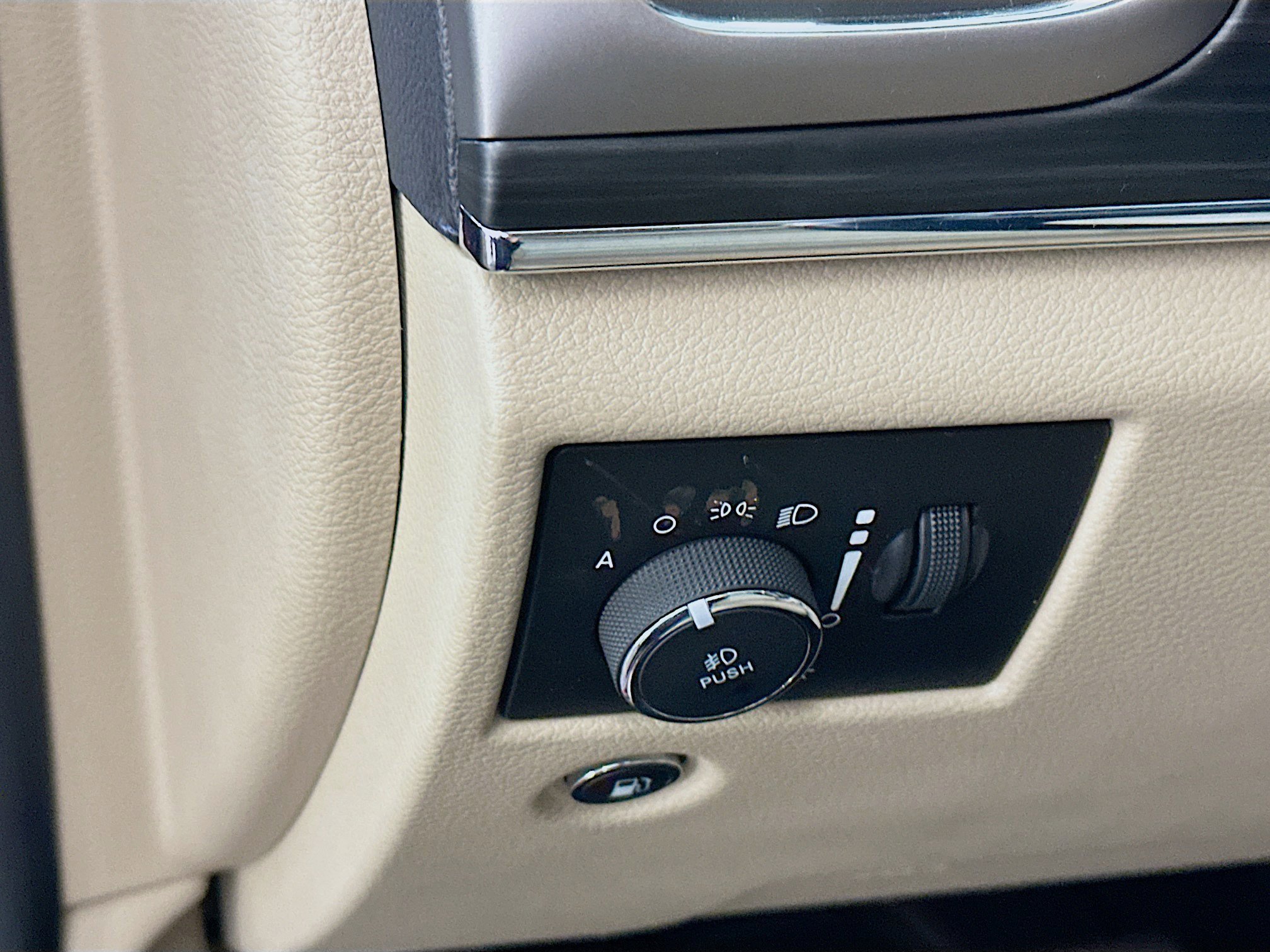 Used 2021 Jeep Grand Cherokee Limited w/ Trailer Tow Group IV image 17