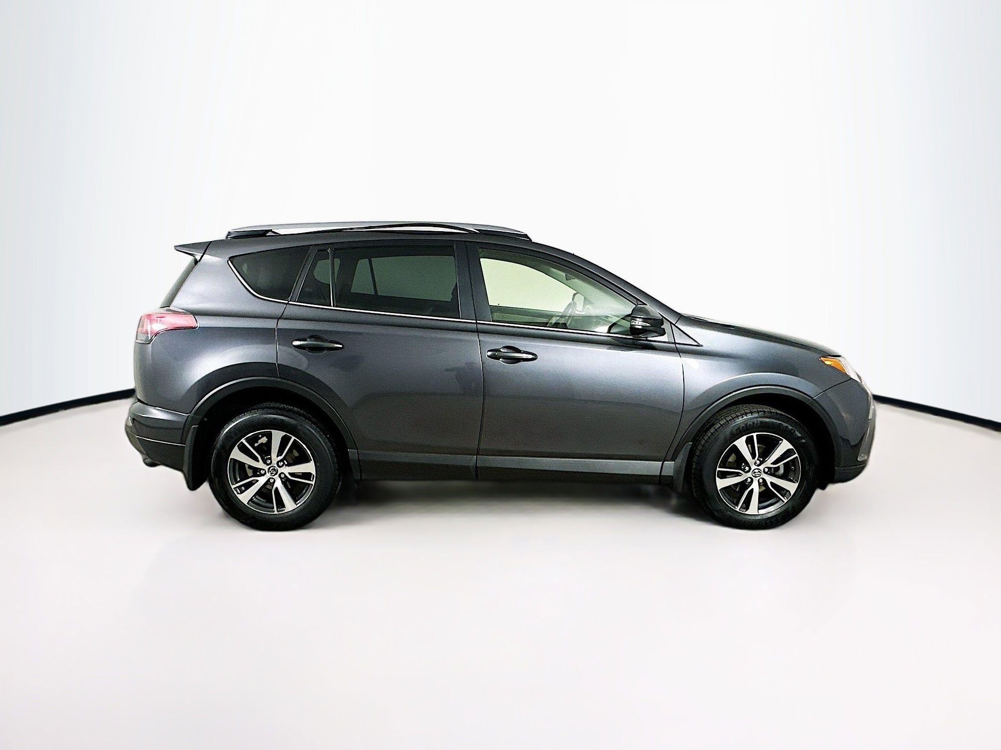 Used 2018 Toyota RAV4 XLE image 5