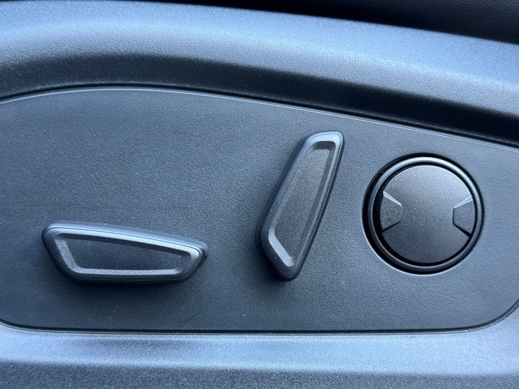 Used 2022 Ford Explorer Platinum w/ Equipment Group 601A image 19