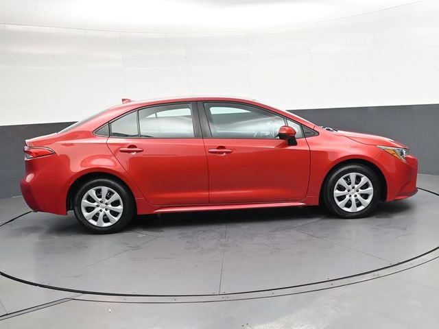Used 2021 Toyota Corolla LE FWD image 3