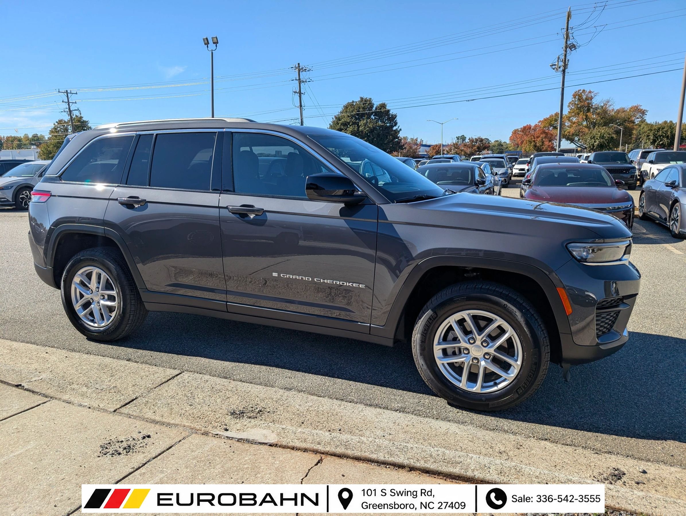 Used 2025 Jeep Grand Cherokee Laredo X AWD/4WD image 33