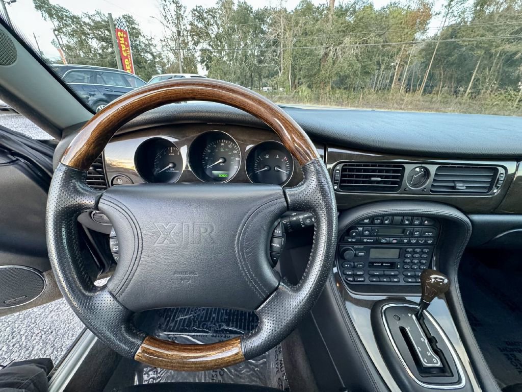 Used 1998 Jaguar XJ8 image 17