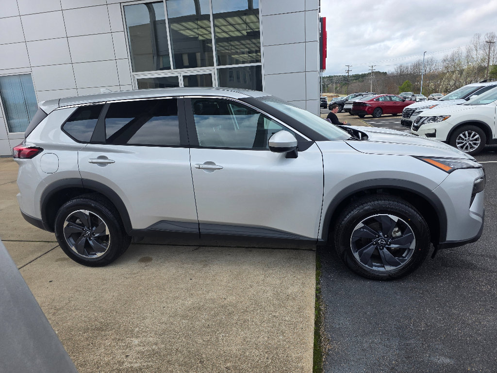 Used 2025 Nissan Rogue SV FWD image 3