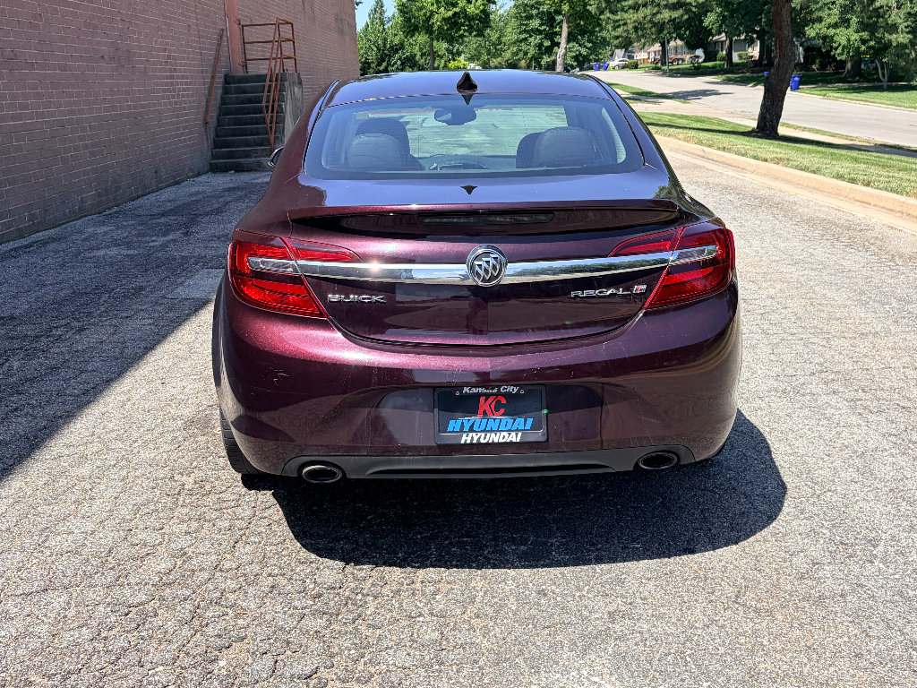 Used 2017 Buick Regal Sport Touring FWD image 4