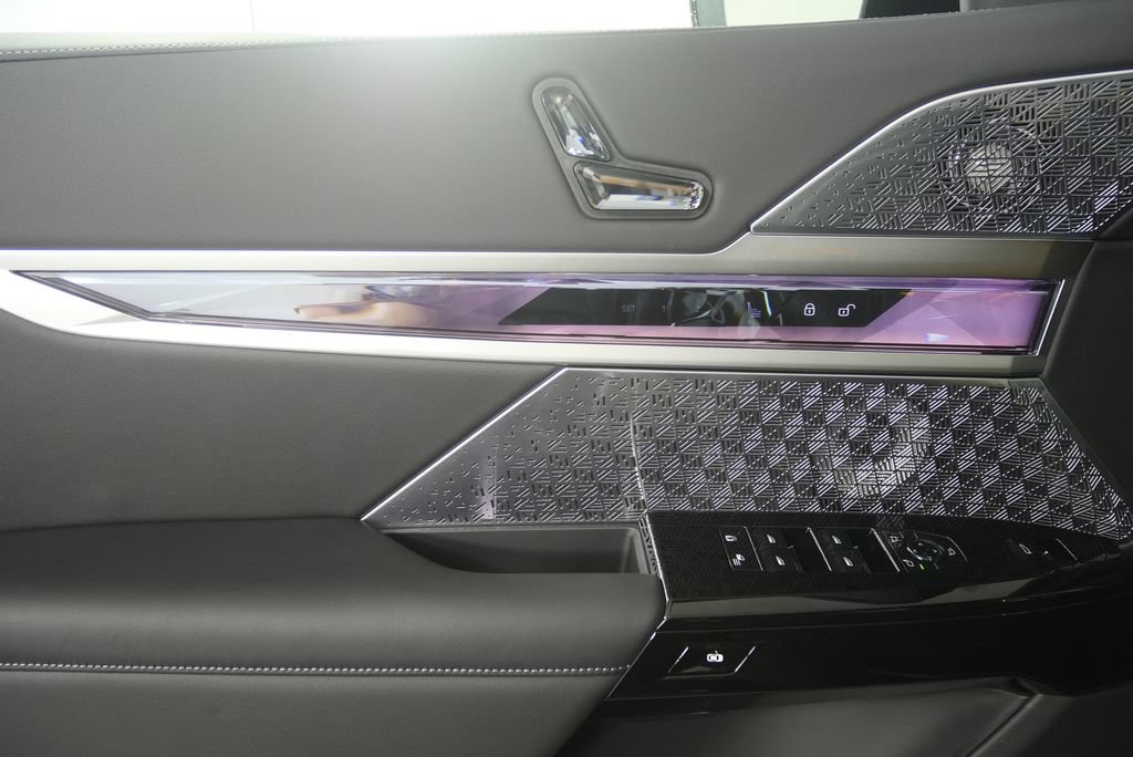 New 2026 BMW i7 xDrive60 w/ M Sport Package RWD image 8