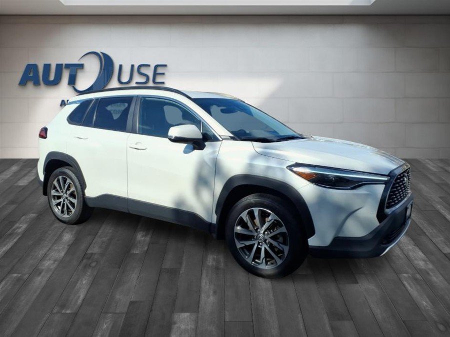 Used 2022 Toyota Corolla Cross XLE AWD/4WD image 8
