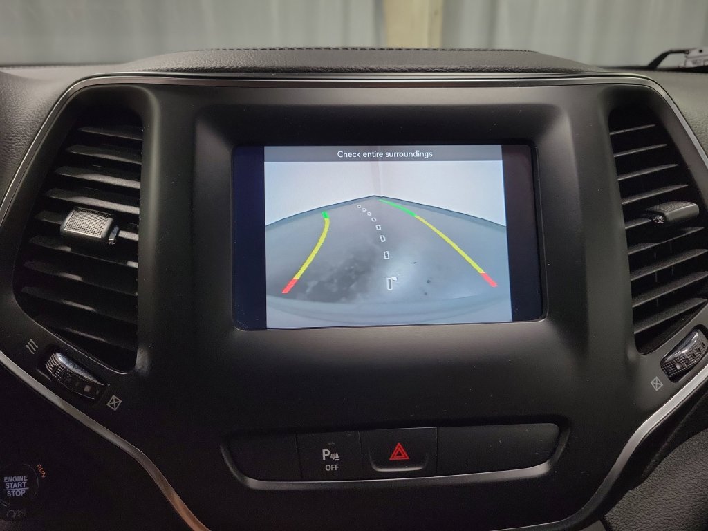 Used 2019 Jeep Cherokee Latitude Plus w/ Cold Weather Group AWD/4WD image 21