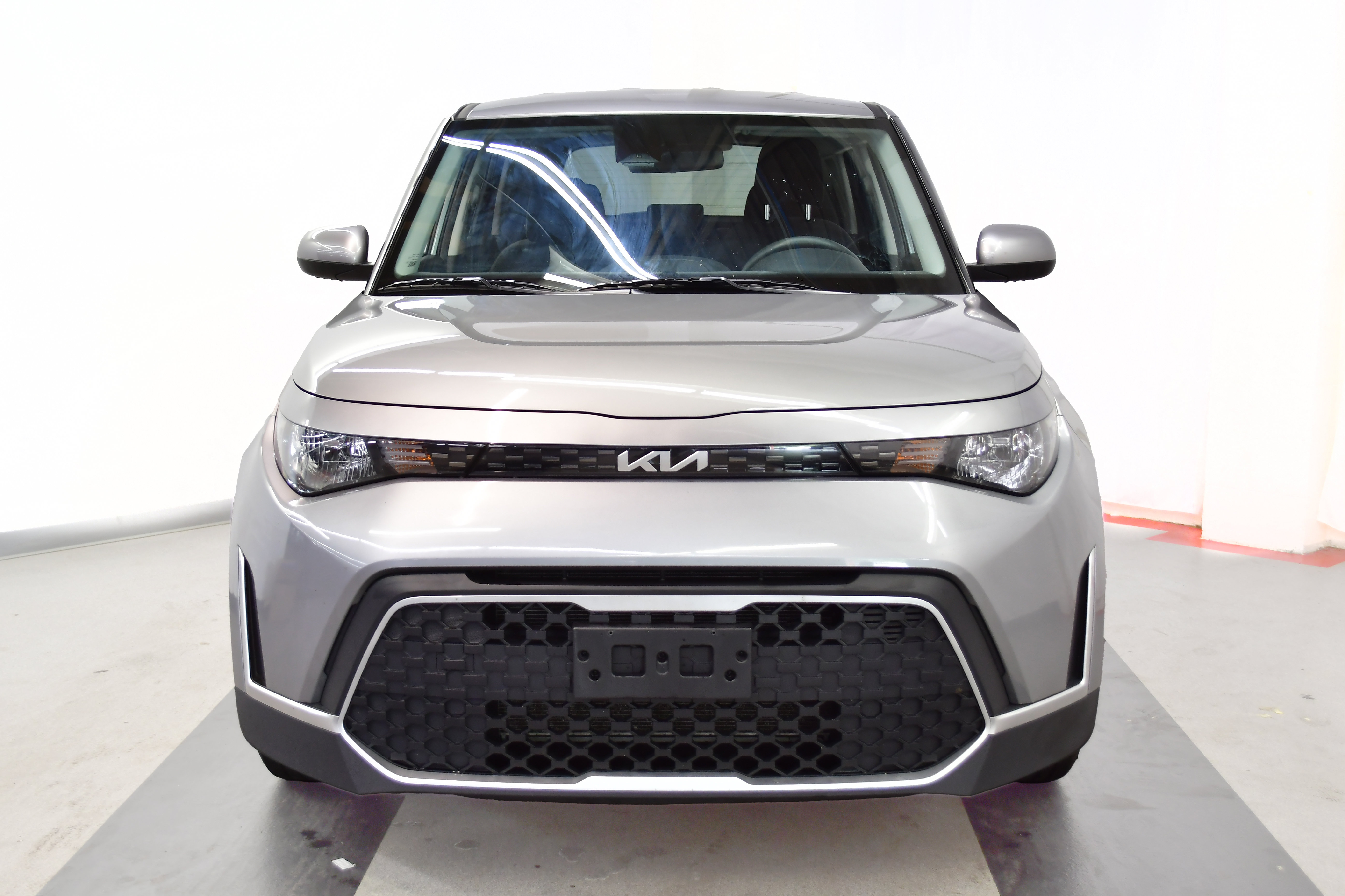 Used 2025 Kia Soul LX w/ LX Technology Package FWD image 3
