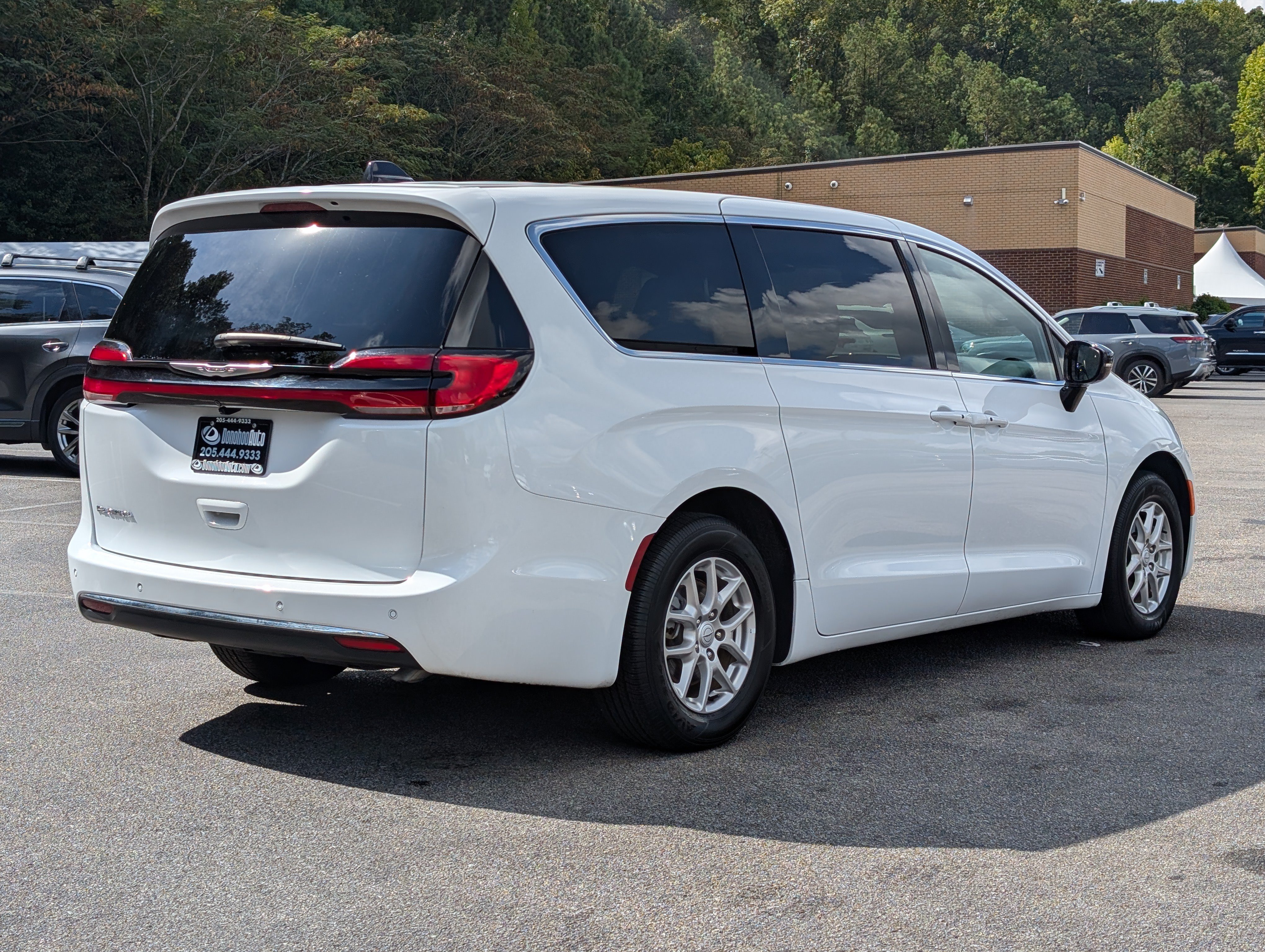 Used 2026 Chrysler Pacifica Select FWD image 9