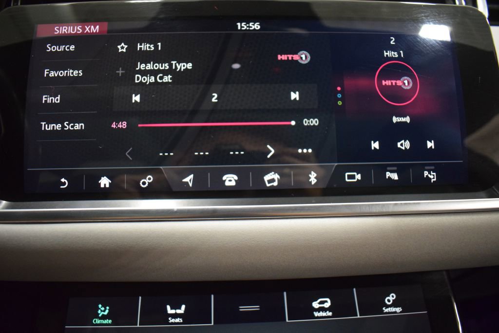 Used 2020 Land Rover Range Rover Evoque SE image 28