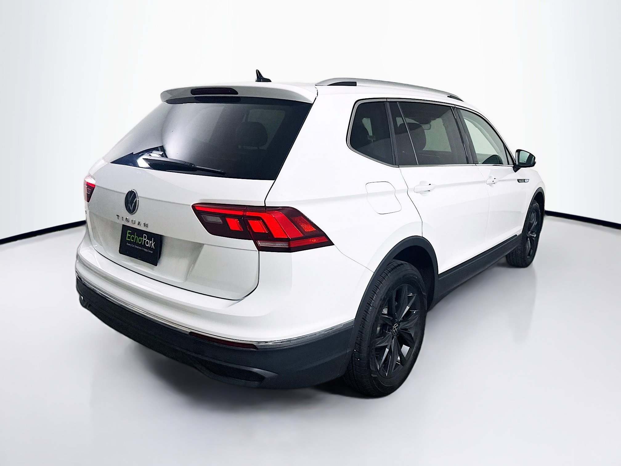 Used 2024 Volkswagen Tiguan SE image 9