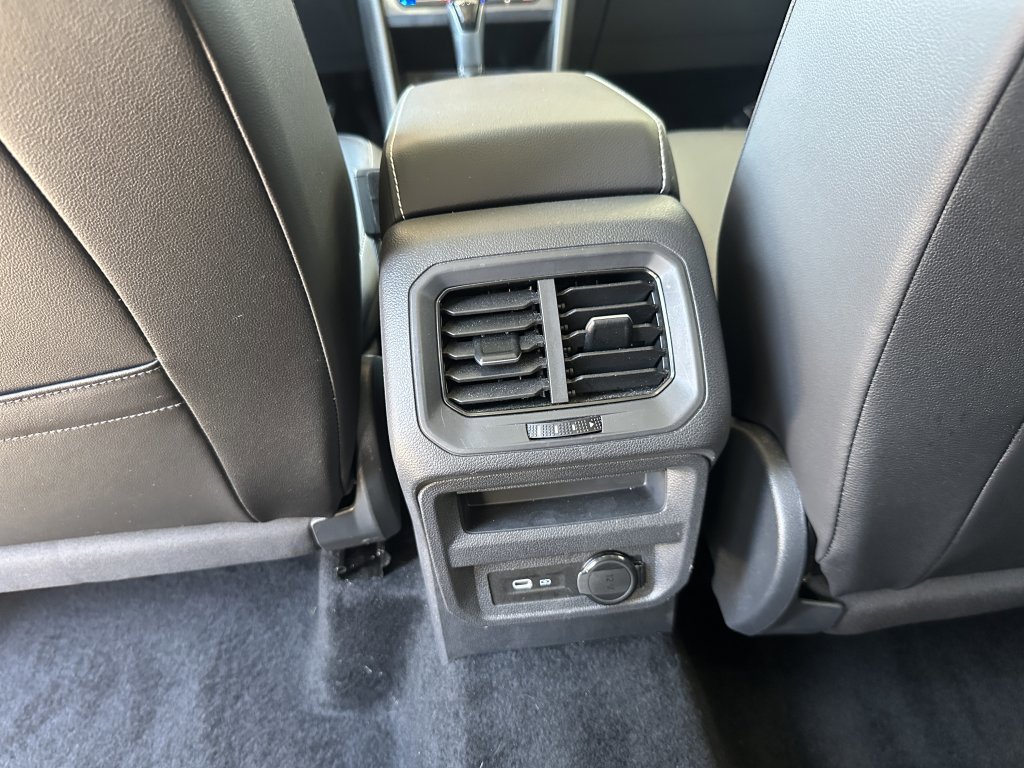 Used 2022 Volkswagen Tiguan SE w/ Panoramic Sunroof Package image 35