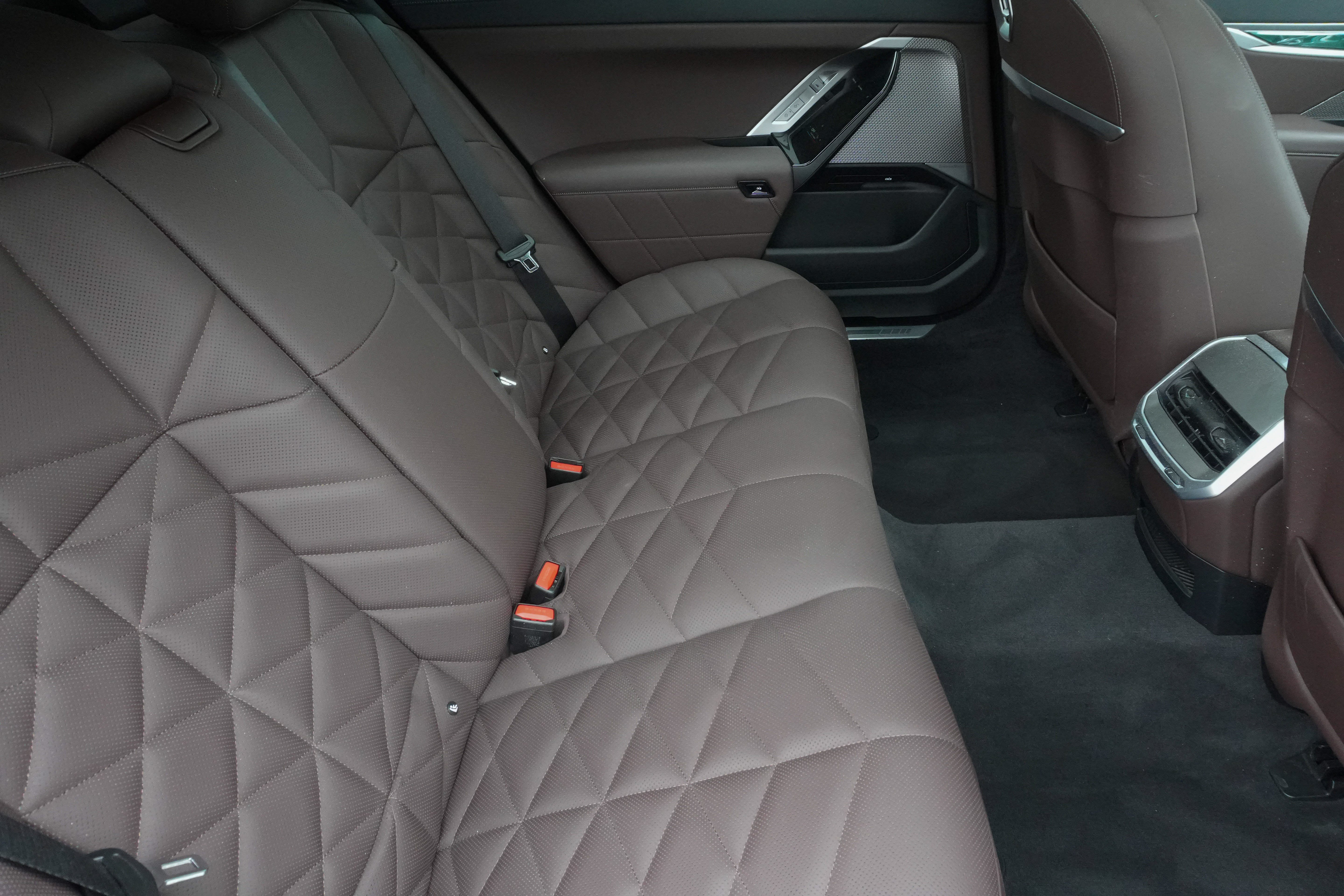 Certified 2023 BMW 740i RWD image 34