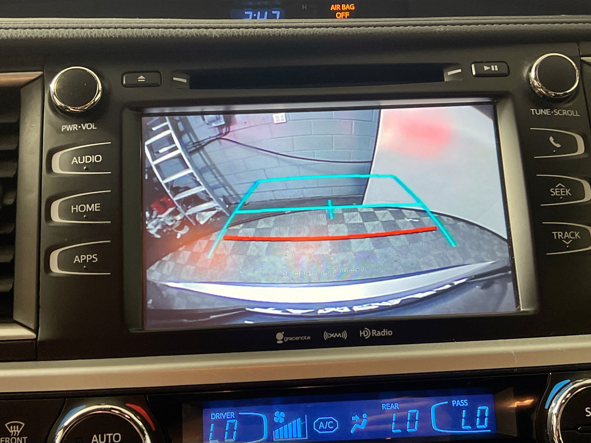 Used 2019 Toyota Highlander XLE FWD image 28