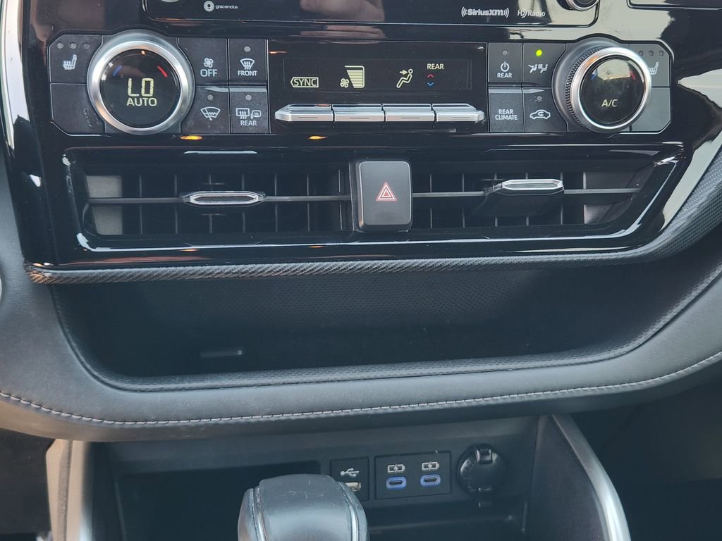 Used 2022 Toyota Highlander XSE image 22