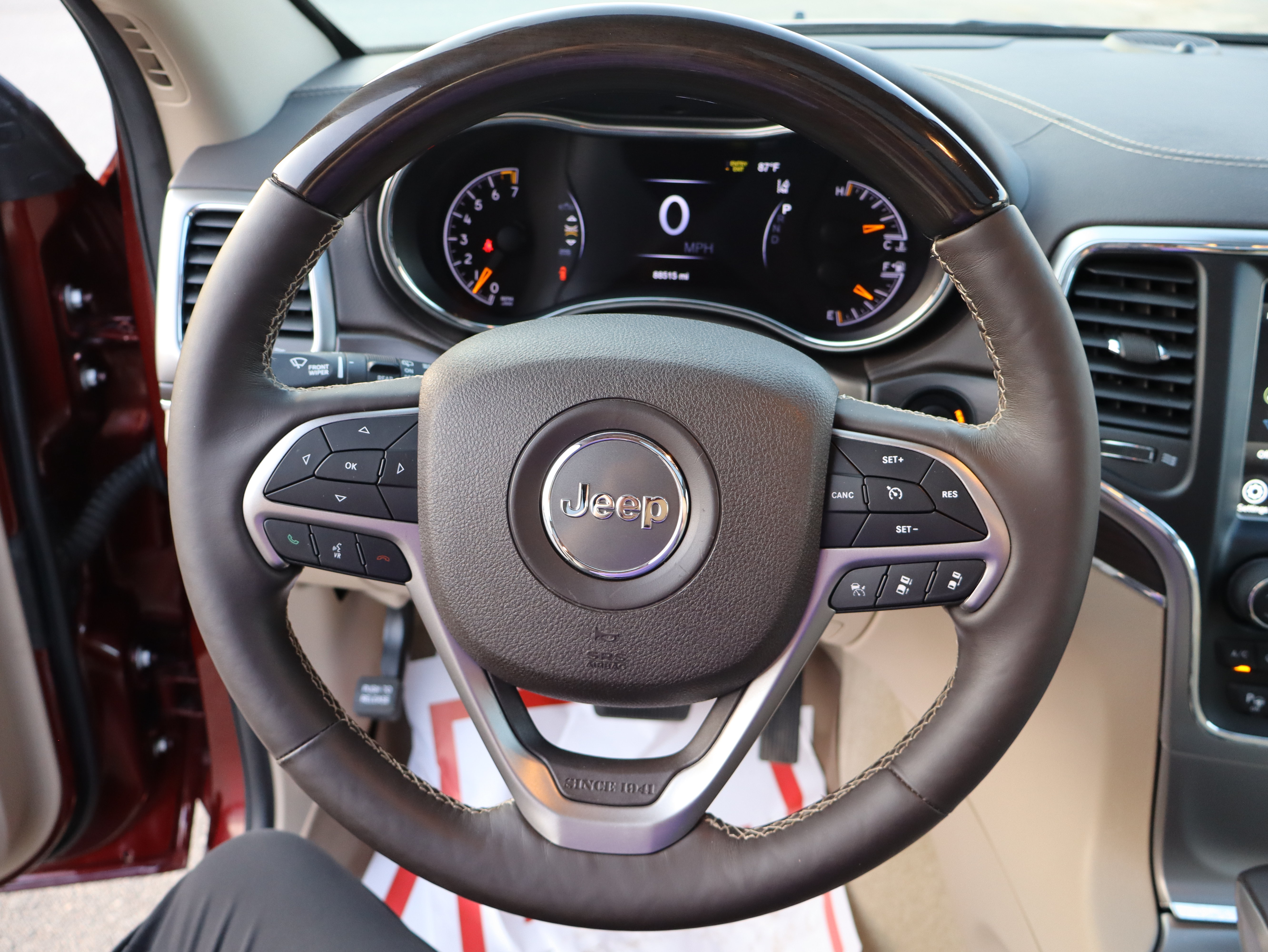 Used 2018 Jeep Grand Cherokee Overland AWD/4WD image 15