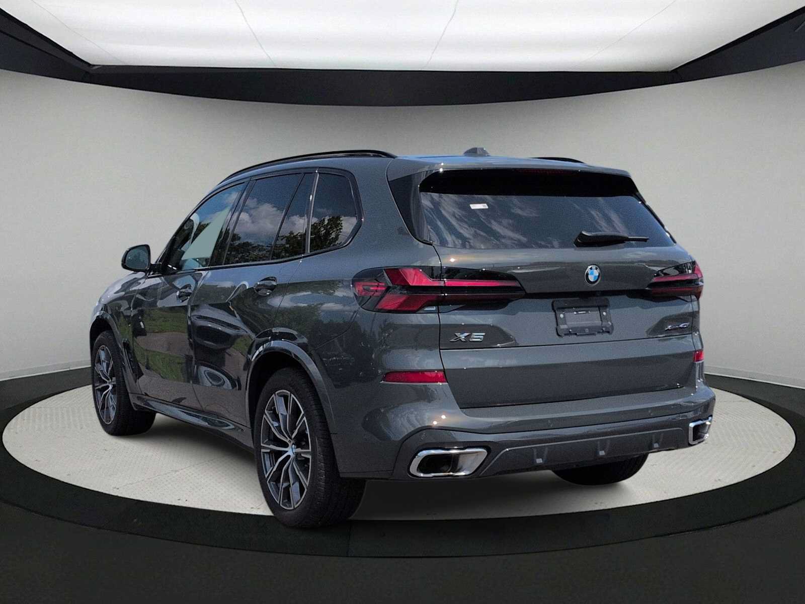 Used 2026 BMW X5 xDrive40i w/ M Sport Package AWD/4WD image 6