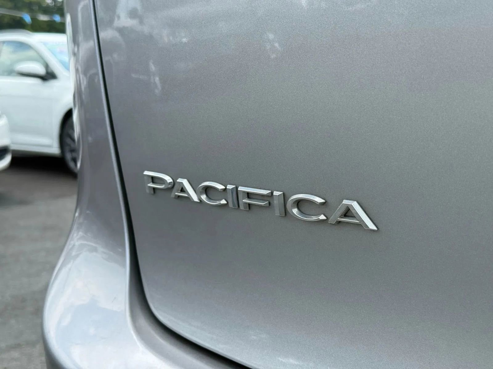 Used 2017 Chrysler Pacifica Touring-L w/ Tire & Wheel Group image 8