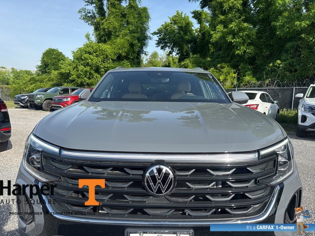 Used 2025 Volkswagen Atlas Cross Sport SE w/ Panoramic Sunroof Package FWD image 8