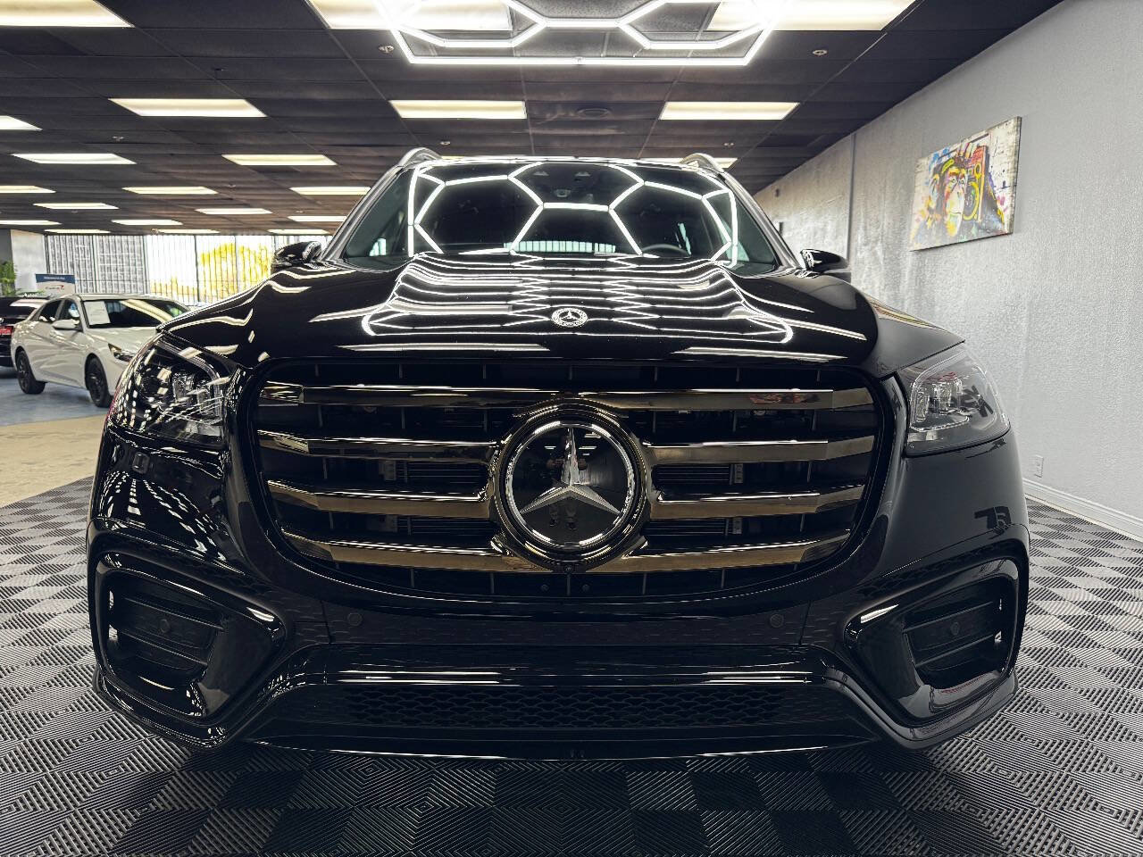 Used 2025 Mercedes-Benz GLS 450 4MATIC image 3