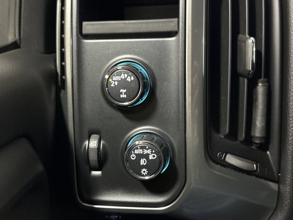 Used 2018 Chevrolet Silverado 1500 LT w/ All Star Edition AWD/4WD image 19