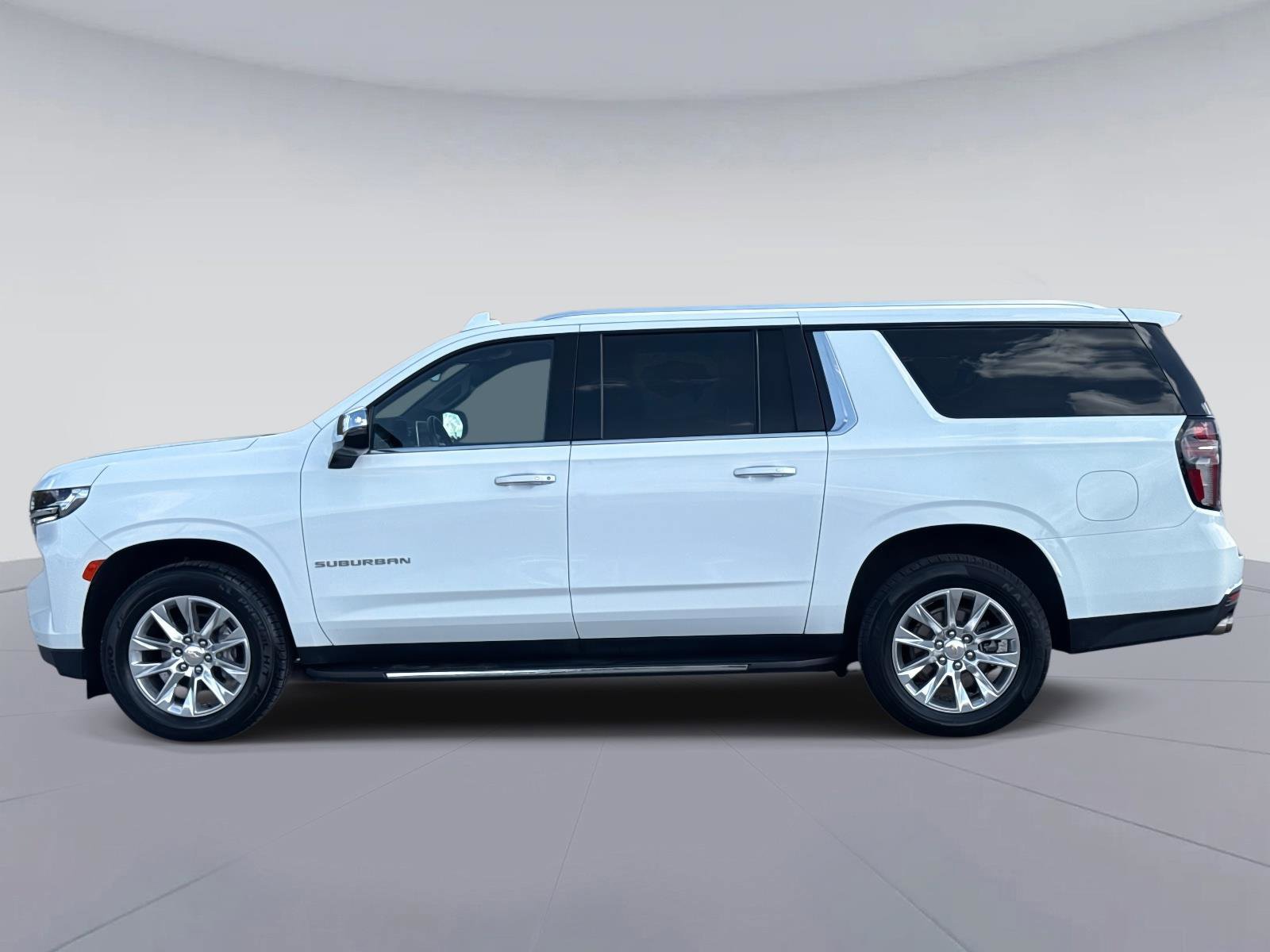 Used 2023 Chevrolet Suburban Premier image 7