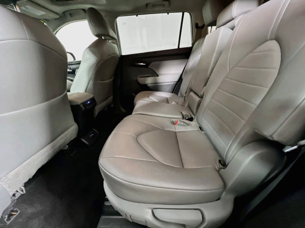 Used 2023 Toyota Highlander XLE FWD image 26