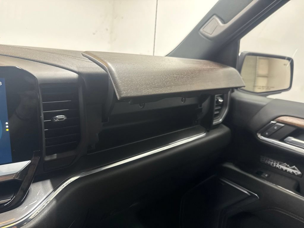 Used 2023 Chevrolet Silverado 1500 High Country w/ High Country Premium Package AWD/4WD image 29