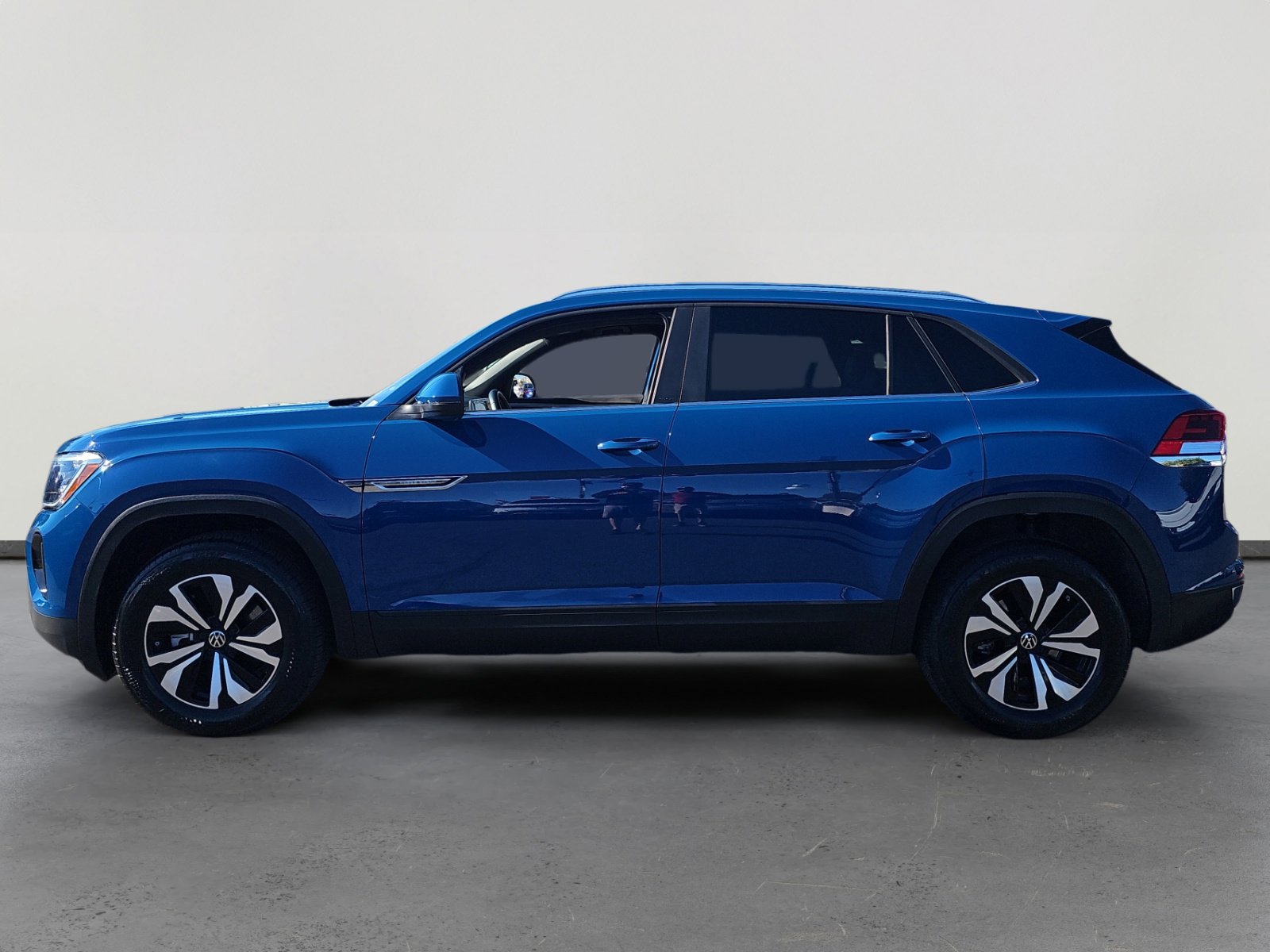 Certified 2025 Volkswagen Atlas Cross Sport SE image 2