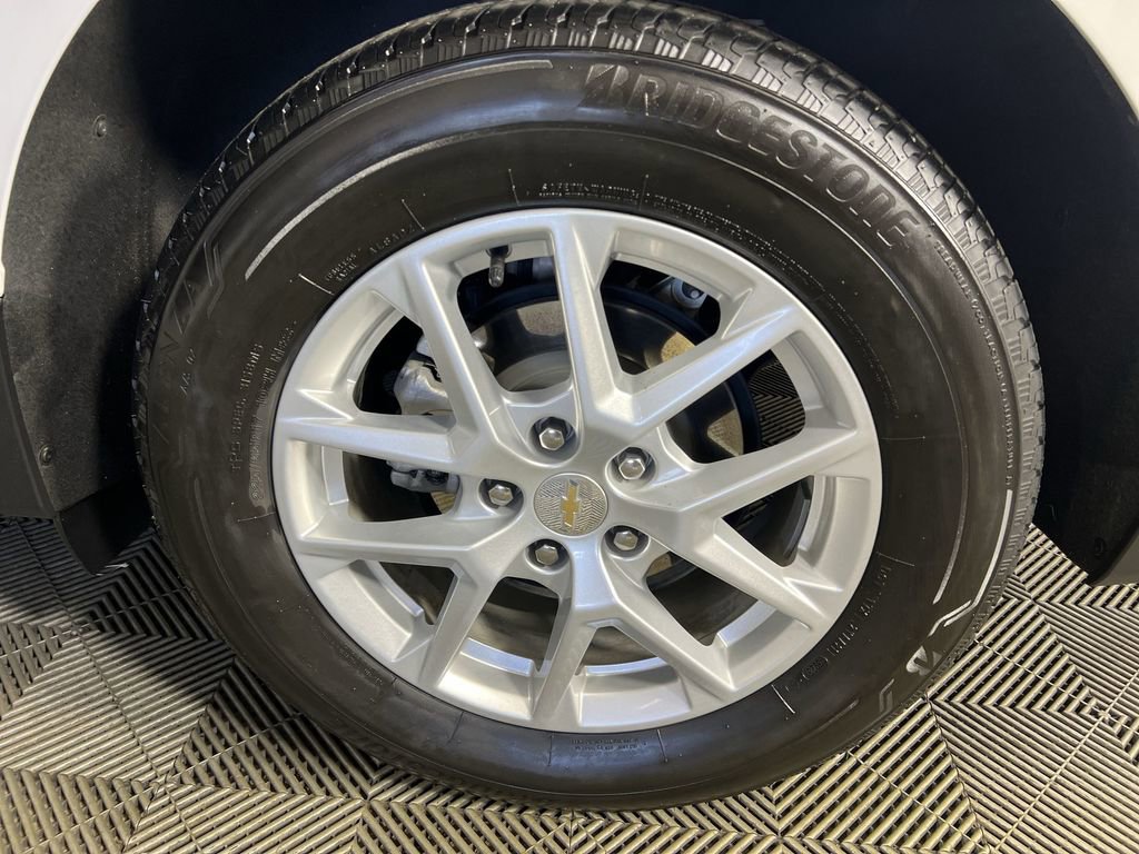 Used 2024 Chevrolet Equinox LS w/ LS Convenience Package image 32