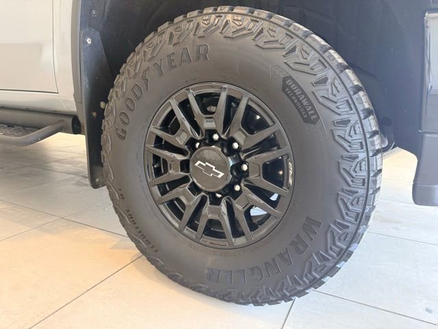 Used 2025 Chevrolet Silverado 2500 ZR2 w/ Technology Package image 5
