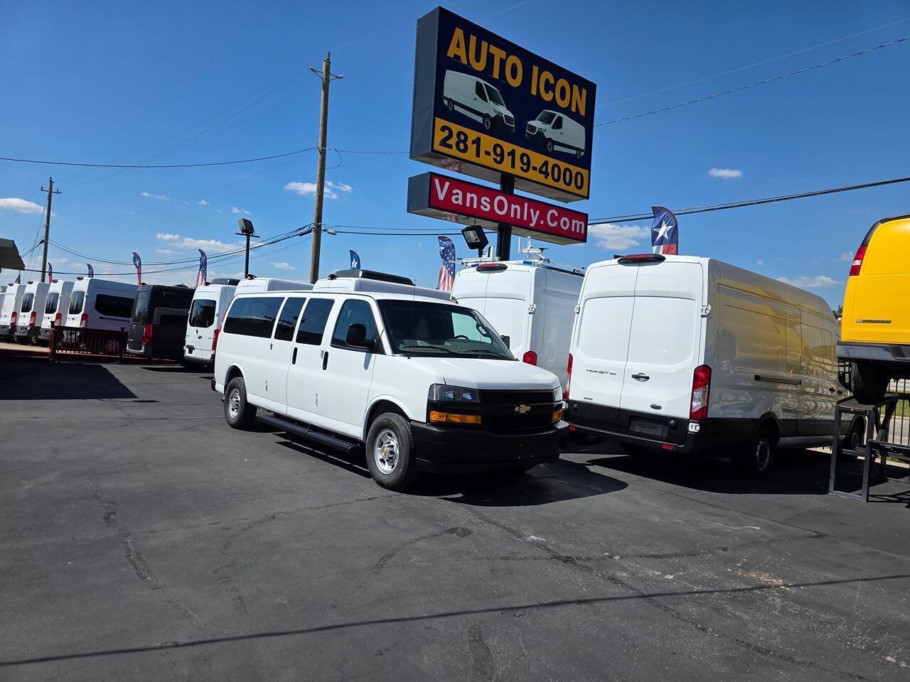 Used 2022 Chevrolet Express 3500 LS RWD image 29