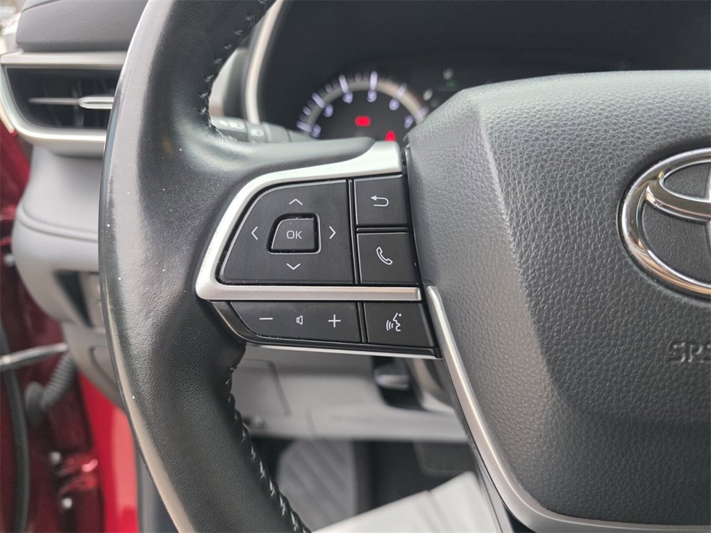 Certified 2024 Toyota Highlander XLE image 32