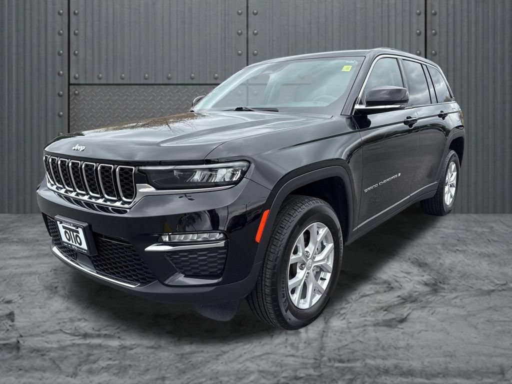 Used 2023 Jeep Grand Cherokee Limited AWD/4WD image 3