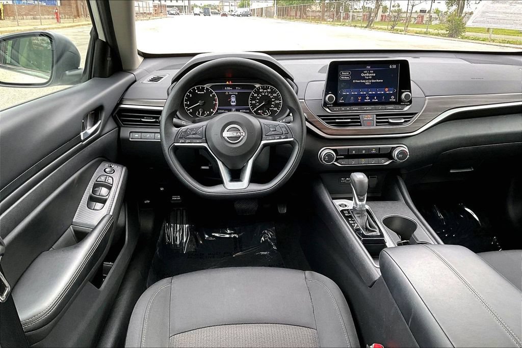 Used 2025 Nissan Altima 2.5 SV FWD image 5