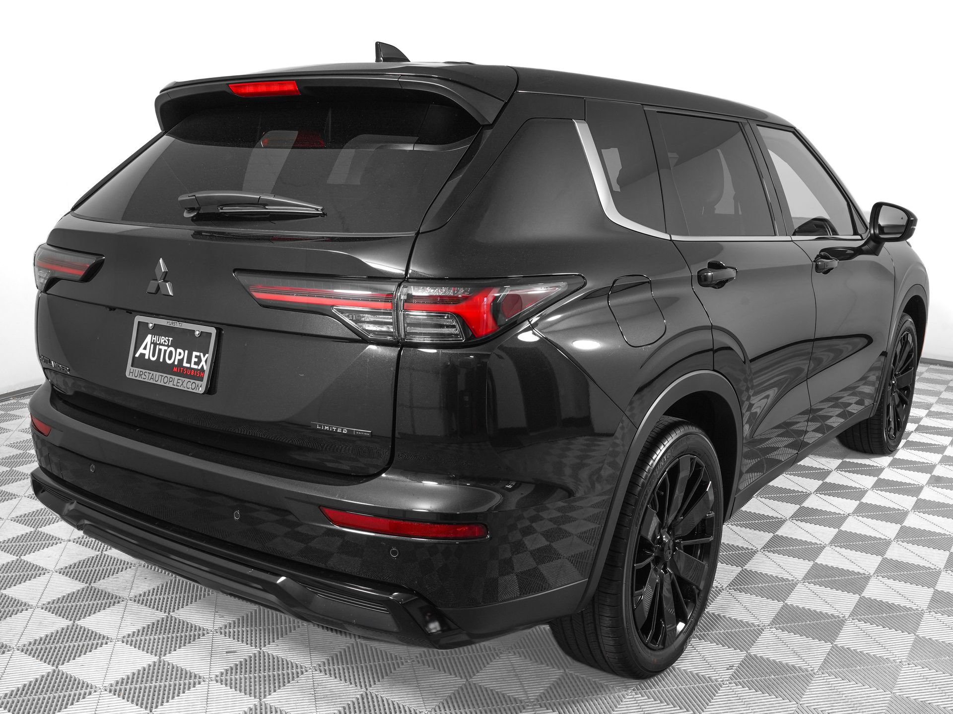 New 2026 Mitsubishi Outlander LE FWD image 6