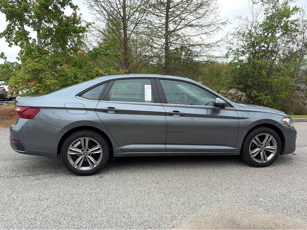 Used 2024 Volkswagen Jetta SE image 25