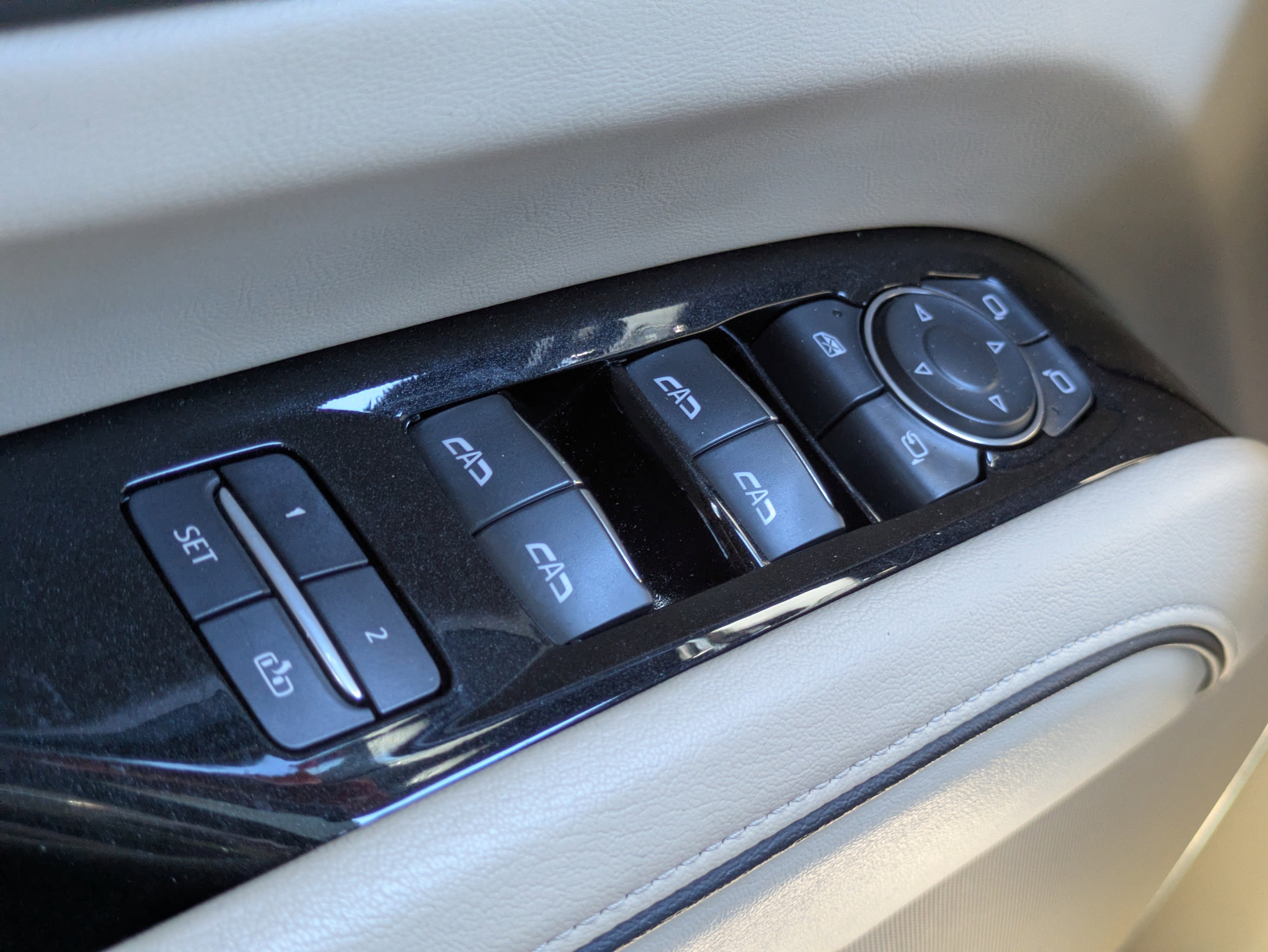 Used 2021 Cadillac Escalade Premium Luxury AWD/4WD image 17