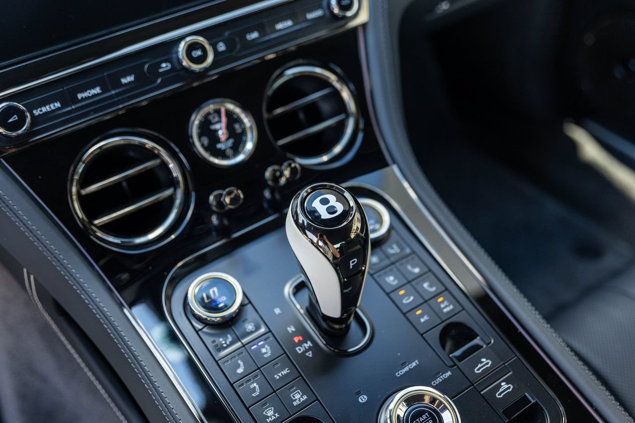 Certified 2025 Bentley Continental GTC AWD/4WD image 33