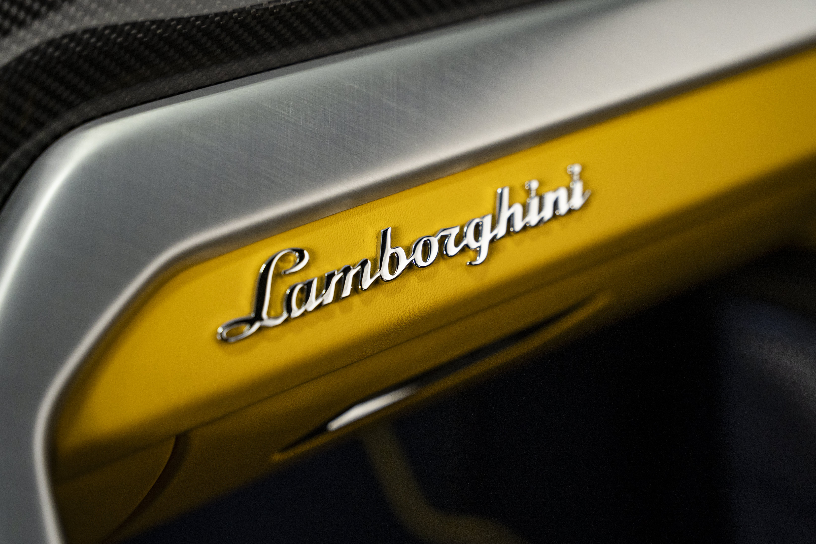 Used 2022 Lamborghini Urus AWD/4WD image 43